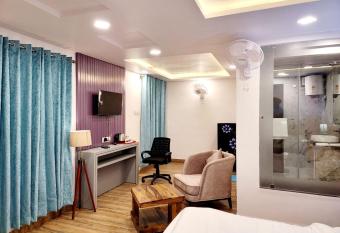 Solitude, The Boutique Hotel allows 18 year olds to book a room