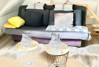 Agr  able Logement, Propre au centre ville de Vierzon centre, 18100 allows 18 year olds to book a room