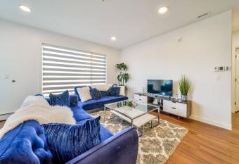 Royal Blue Wild Oasis Corner PNHSE KingBed U/G Wi-fi has Balcony rooms