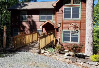 Rainbow's End has Balcony rooms