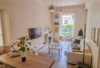 Appartement Menton Jardin Bioves has Balcony rooms