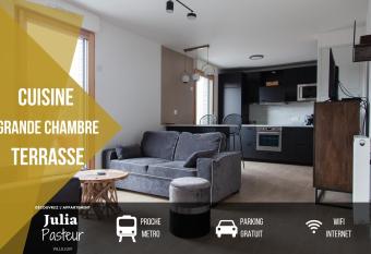 Appart Chic & El  gant-M  tro 7 Leo-Lagrange+Parking has Balcony rooms