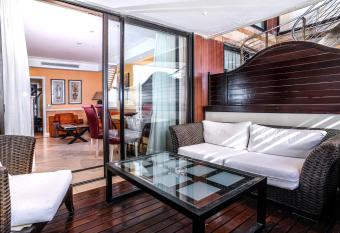 Gran Hotel Guadalp  n Banus has rooms with a private hot tub