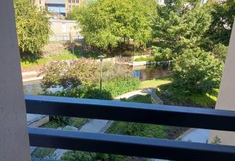 Luxury Apartment Overlooking the River Walk has Balcony rooms