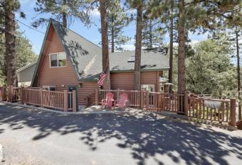 Fawnskin Tree House #2164 by Big Bear Vacations has Balcony rooms