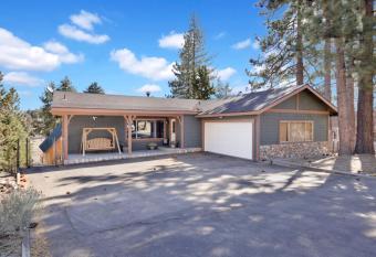 Meadow View Cabin #2132 by Big Bear Vacations has Balcony rooms