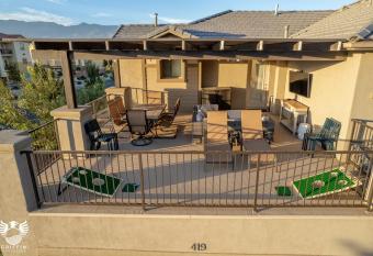 RedHills Retreat Near Zion Golf Pool Spa Access has rooms with a private hot tub