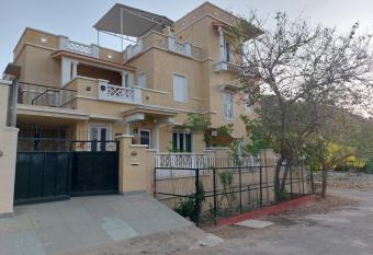 The rathi villa has Balcony rooms