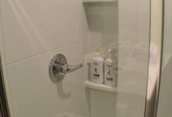 Nice! 3br home near VSU and Fort Lee Military Base mins from DT Richmond VA allows 18 year olds to book a room