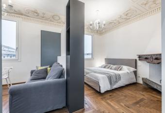 L Altana di Emilia Suite allows 18 year olds to book a room