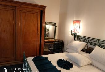 Kuwaiti Pyramids in Square allows 18 year olds to book a room