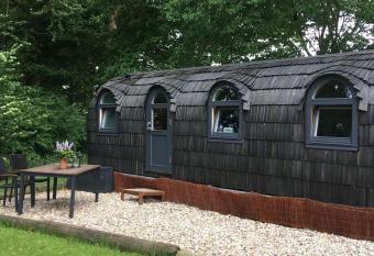 Tiny House Kotten Kunterbunt has Balcony rooms