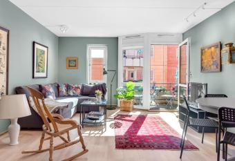 Keybutler Central Apartment Gr  nland has Balcony rooms