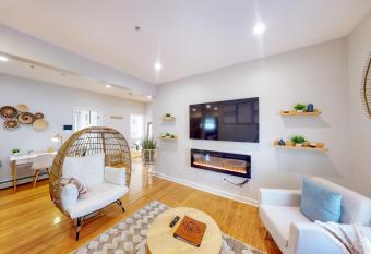 NEW!! Five75 Lux BOS - Mins from Downtown Boston allows 18 year olds to book a room