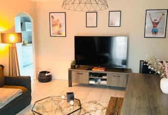 appartement 2 pi  ces allows 18 year olds to book a room