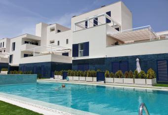 Modern apartamento with large south terrace, Playa Flamenca has Balcony rooms