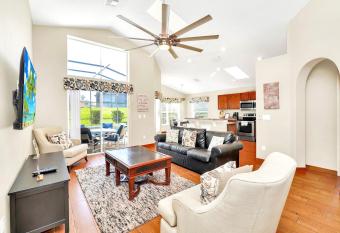 4BR Home w Private Pool & Hot Tub- Near Disney allows 18 year olds to book a room