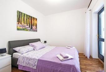 Apartment Andrejka has Balcony rooms