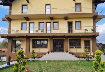 Agropensiunea Maya-Andrei allows 18 year olds to book a room