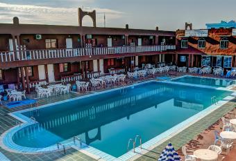 Hotel-Village Touristique Briech has rooms with a private hot tub