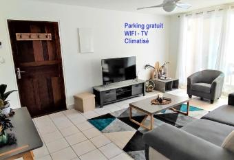 T2 Zen   vasion tout confort climatis   Saint Denis allows 18 year olds to book a room