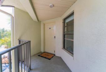 Holiday Island B 22 has rooms with a private hot tub