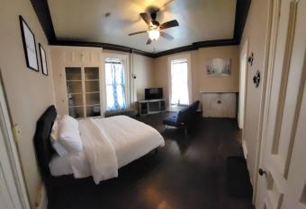 Cozy Historic Charm #5. Great Location allows 18 year olds to book a room