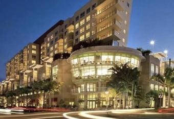 Elite 1bd 1bth At Midblock has Balcony rooms