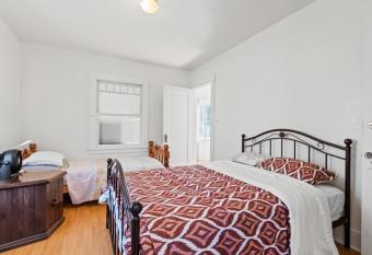 Easy commute/team/multi-house 12br7ba/parkings/WDs has Balcony rooms