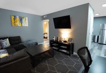 604 1 Two Bedroom One Bath with King near Main Street allows 18 year olds to book a room