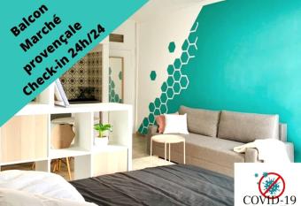 Esprit Cosy au centre historique has Balcony rooms