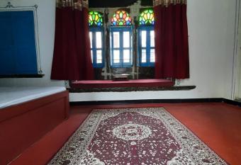 Madan Mohan Villas (A Haritage Haveli Home Stay) has Balcony rooms