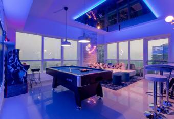 Skyview Host has Balcony rooms