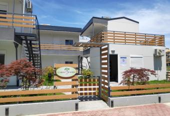 AKTES PIERIAS (GARDEN ROOMS) has Balcony rooms