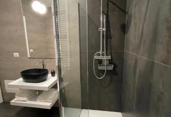 B&B TEMPI NUOVI has rooms with a private hot tub