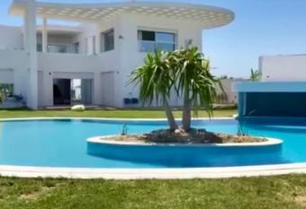 Villa avec piscine sans vis    vis GOLF2 has Balcony rooms