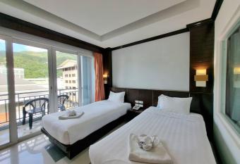 77 Patong Hotel & Spa has rooms with a private hot tub