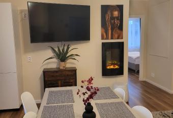 David   s place has Balcony rooms