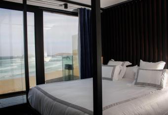 Neboa de Doni  os allows 18 year olds to book a room