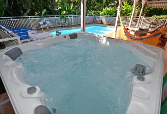 Sur la route des   pices has Balcony rooms