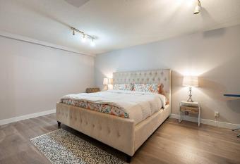 Delightful 3 bedroom guest house with free parking and internet has Balcony rooms