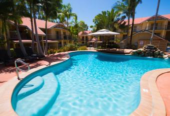      Beach Court Holiday Resort has Balcony rooms