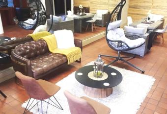 The Gallery Guest House has Balcony rooms