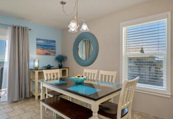 200 yds to private gated beach access- 3BR-2BA- quiet location in the heart of Destin! has Balcony rooms