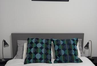 Eighty Four has Balcony rooms