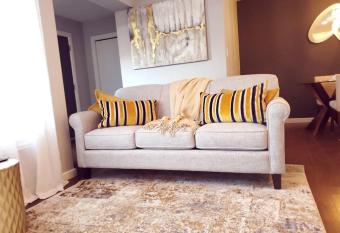 Warm and cheerful 3bedroom home with free parking has Balcony rooms