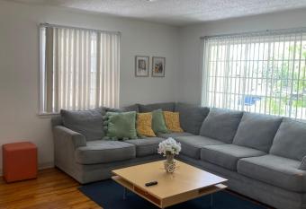 Downtown home with Jacuzzi has Balcony rooms