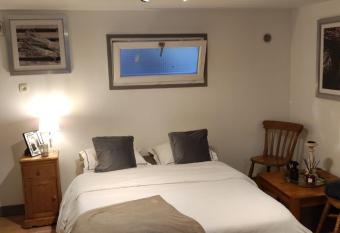 Saint-Gratien les roses has Balcony rooms