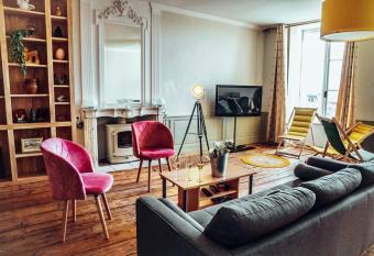 La tani  re de Belph  gor has Balcony rooms