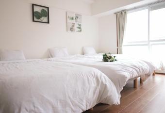 SP HOTEL allows 18 year olds to book a room